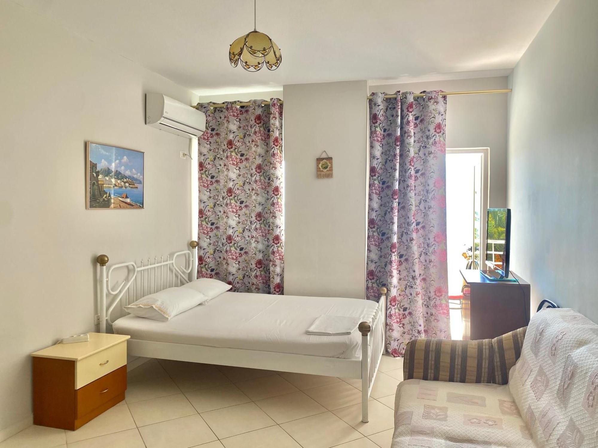 Caramel Sun Studios Apts Саранда Екстер'єр фото